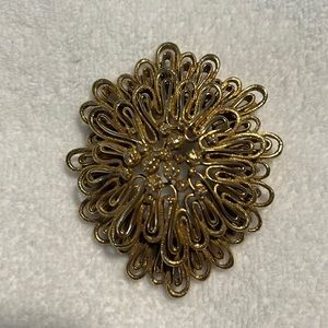 Vintage 1960’s Monet Brooch. Gold tone. Very good vintage condition